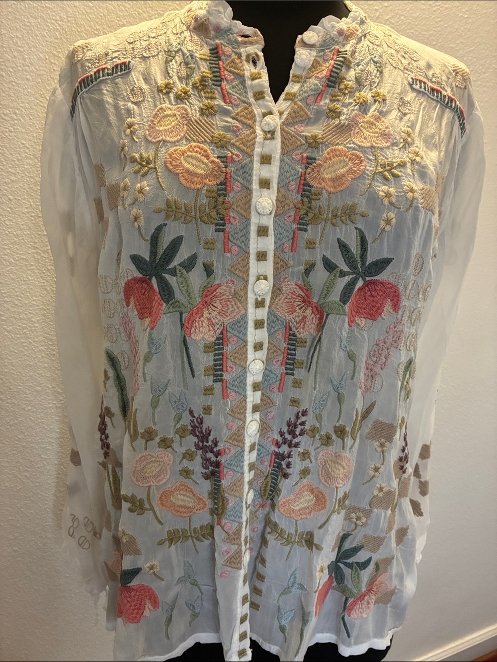 Johnny Was Embroidered White Rayon Sheer Floral ButtonFront Tunic Blouse Medium